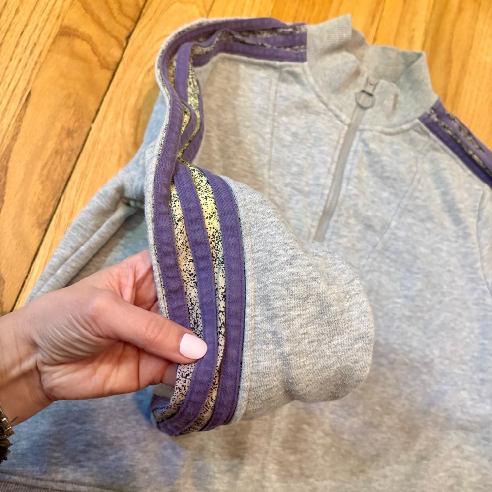 ✨ ADIDAS ✨ Cropped Gray Quarter Zip Sweatshirt Purple Velvet Stripes Size XS - Picture 5 of 10